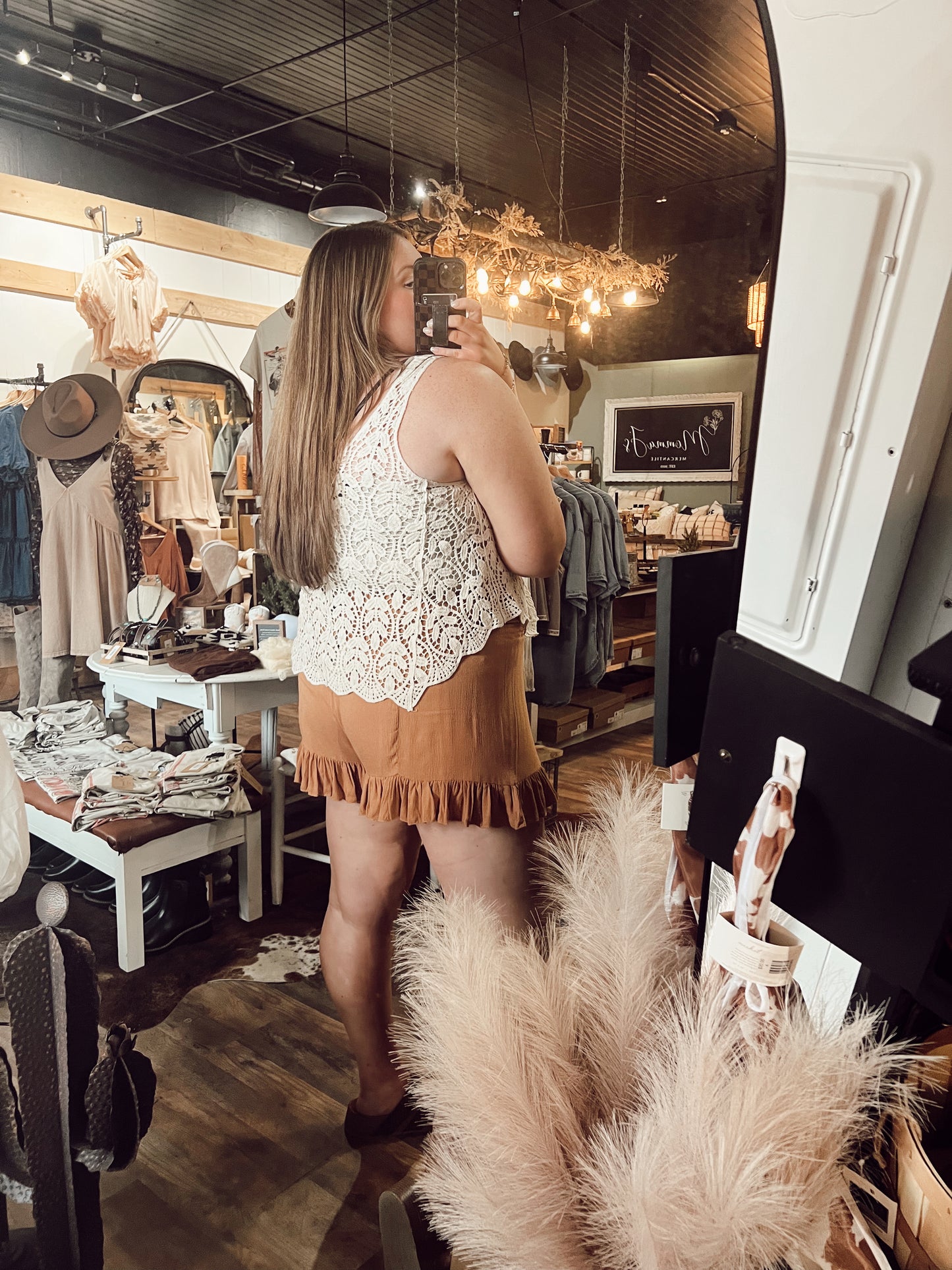CAMEL RUFFLE HEM SHORTS