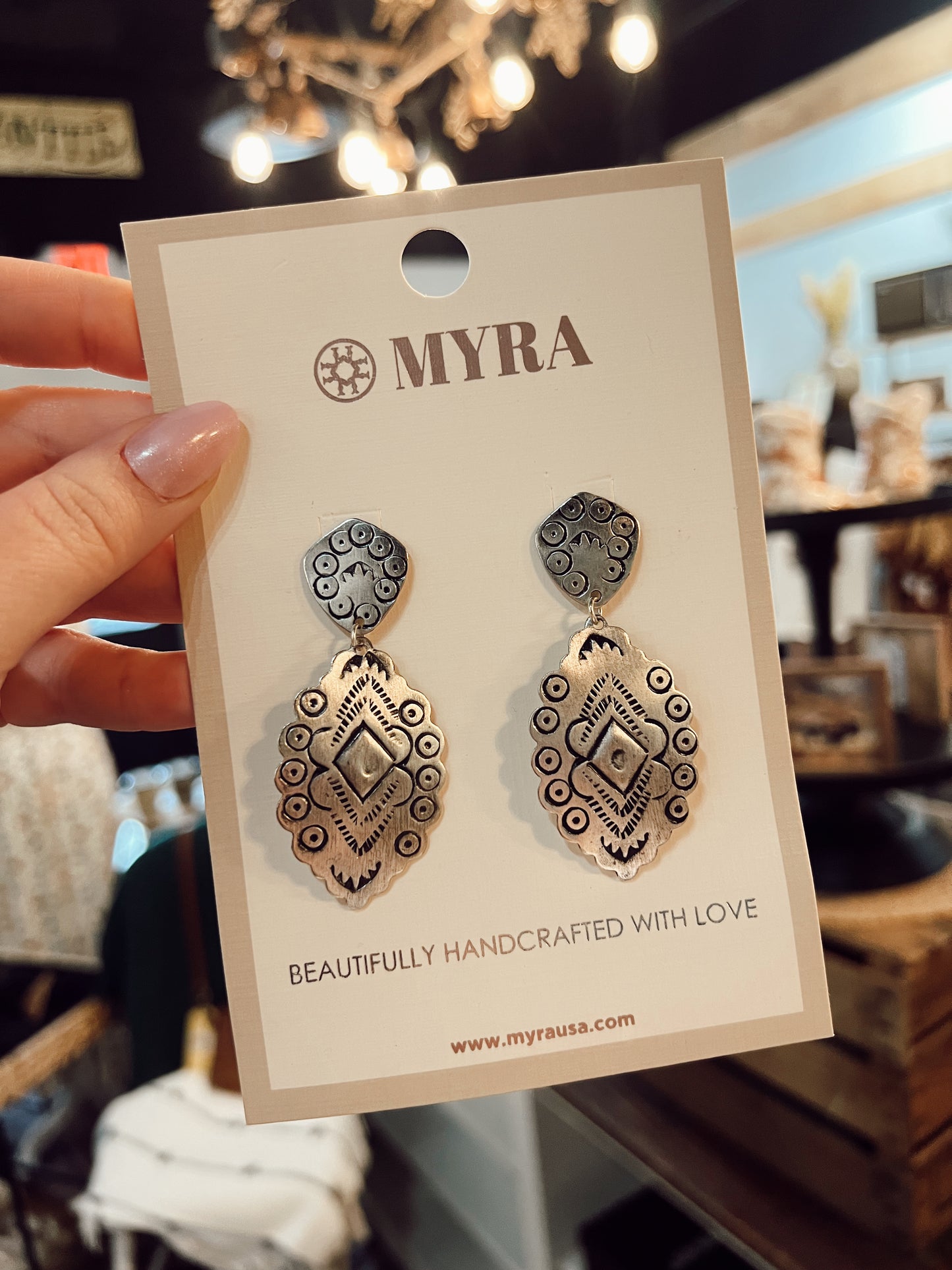 EMBOSSED ANNE EARRINGS