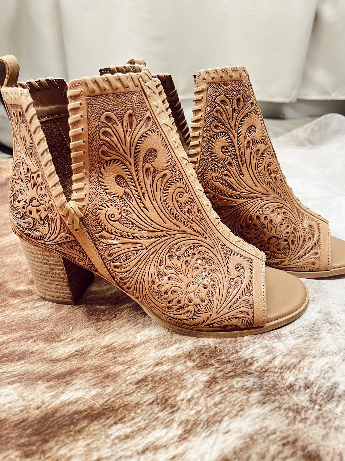 CHEYENNE HAND TOOLED HEELS