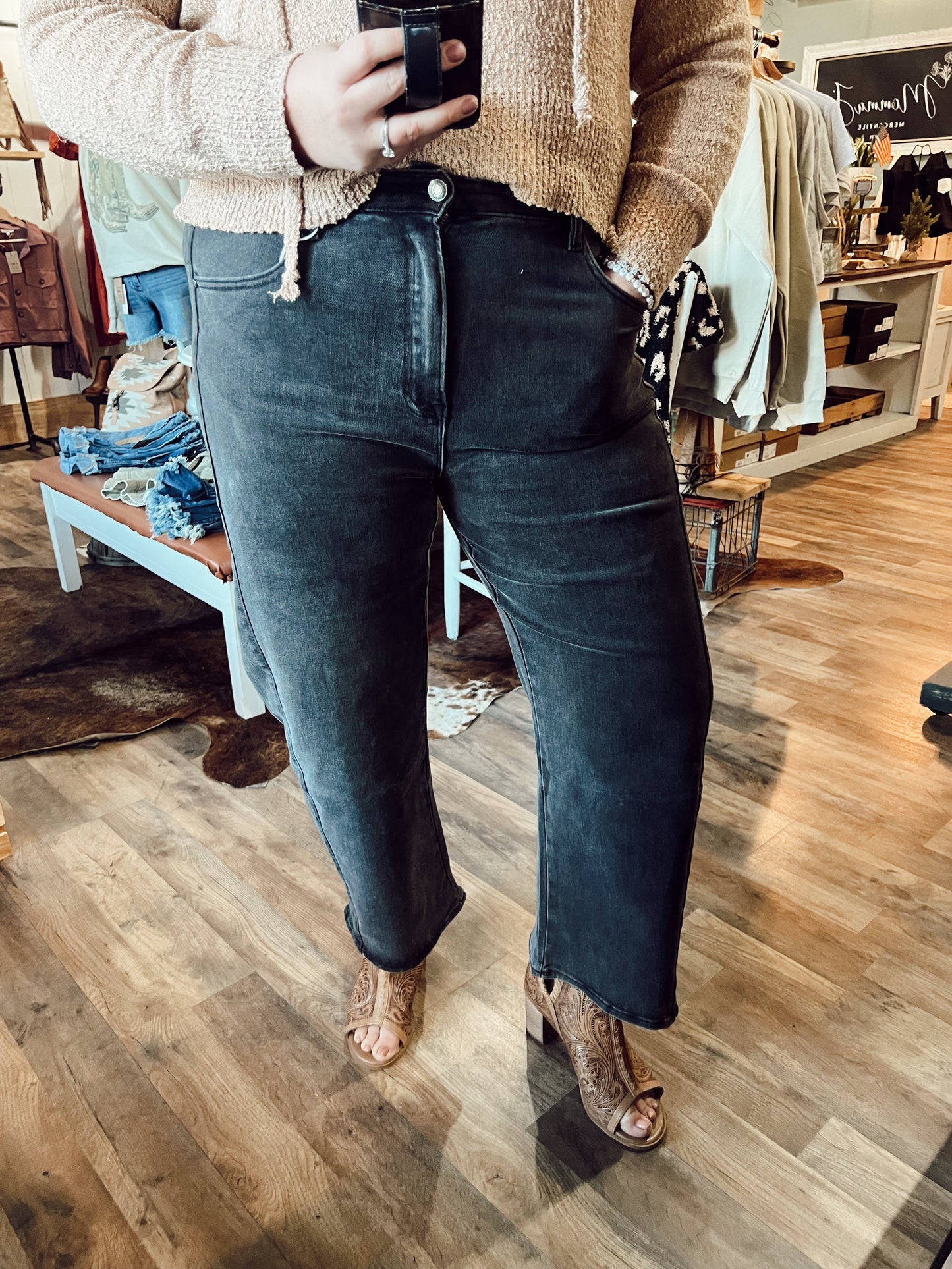 TWO TONE SIDE PANEL BARREL CROP JEAN