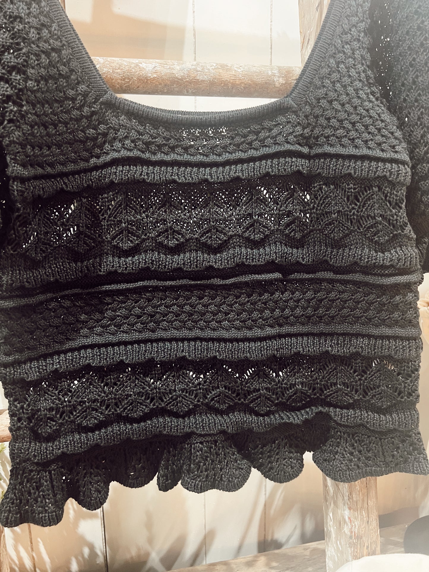 PUFF SLEEVE CROCHET TOP