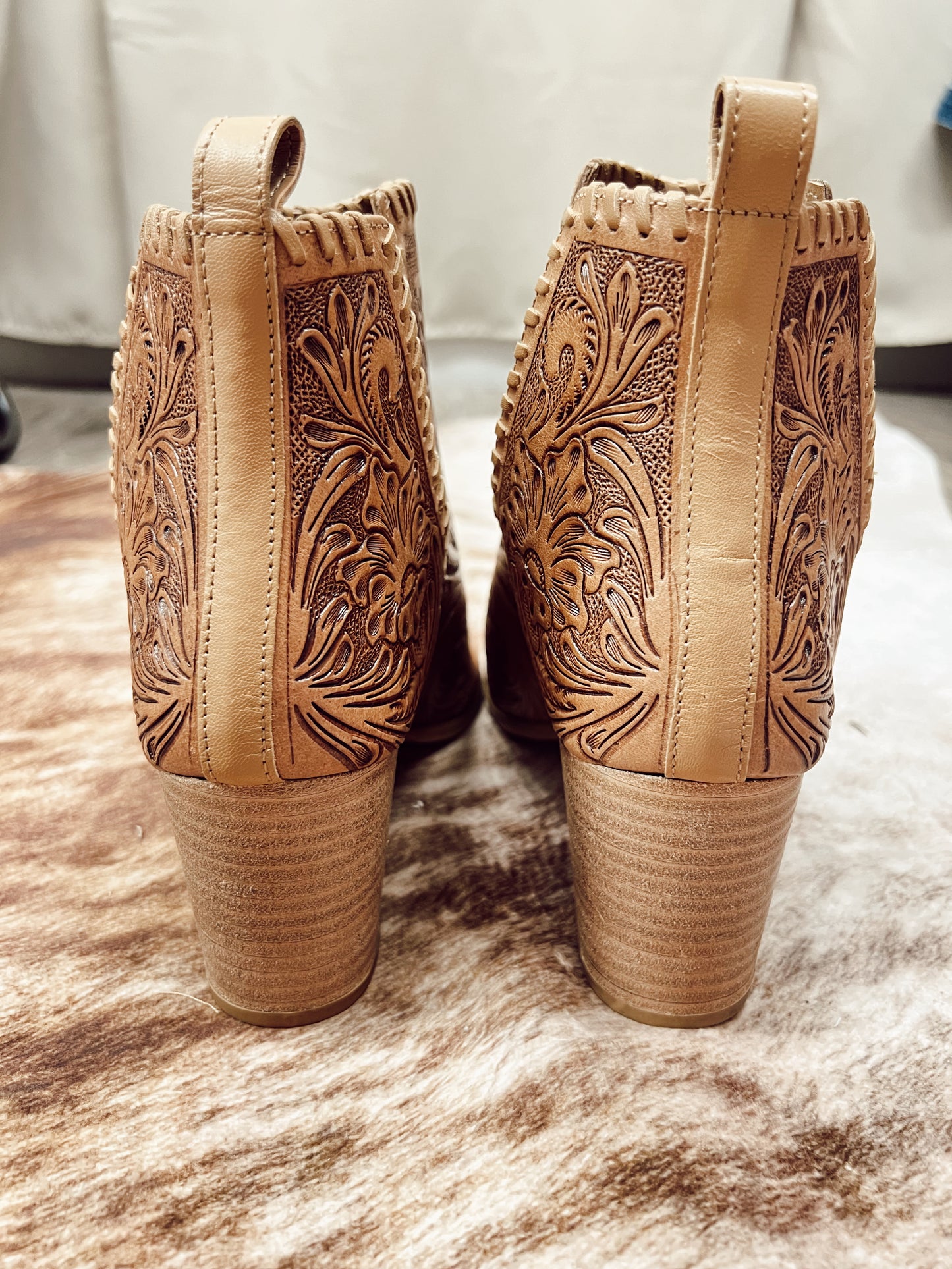 CHEYENNE HAND TOOLED HEELS