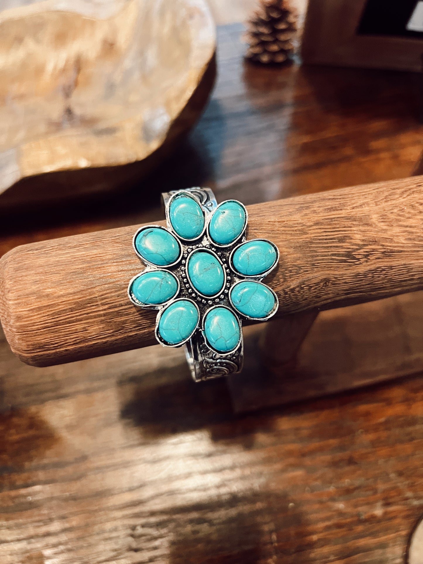 PETAL STONE CUFF