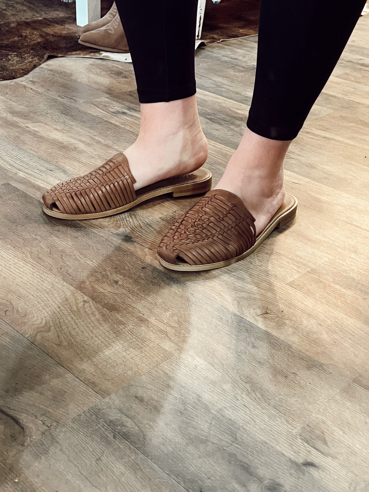 WOVEN MULE SANDAL