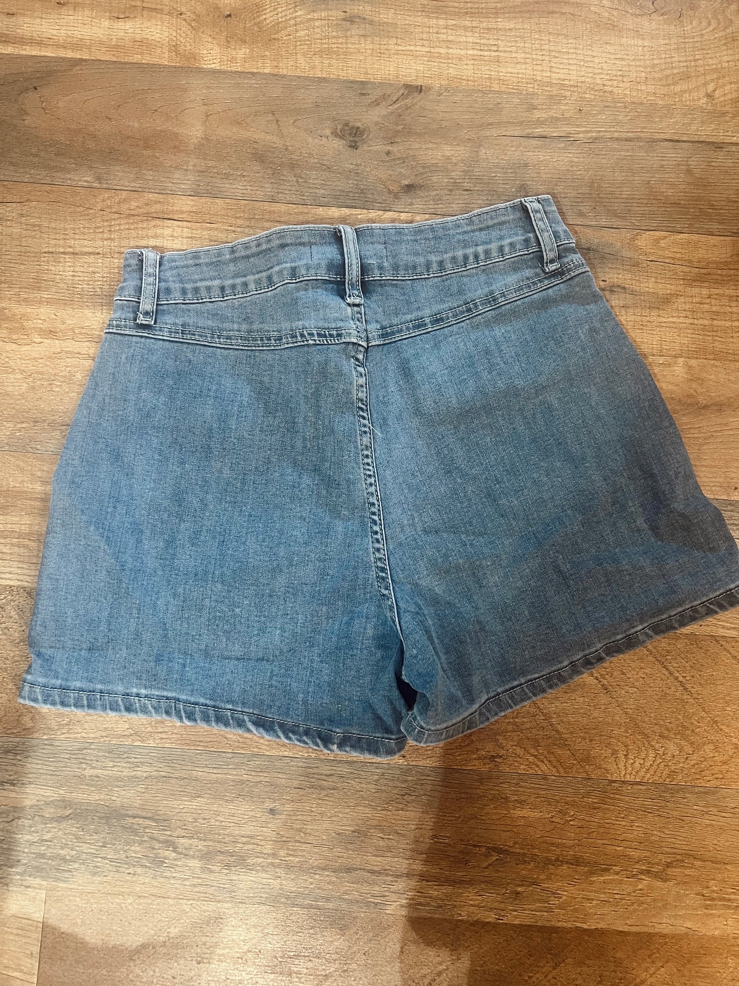 FLAP POCKET DENIM SHORTS