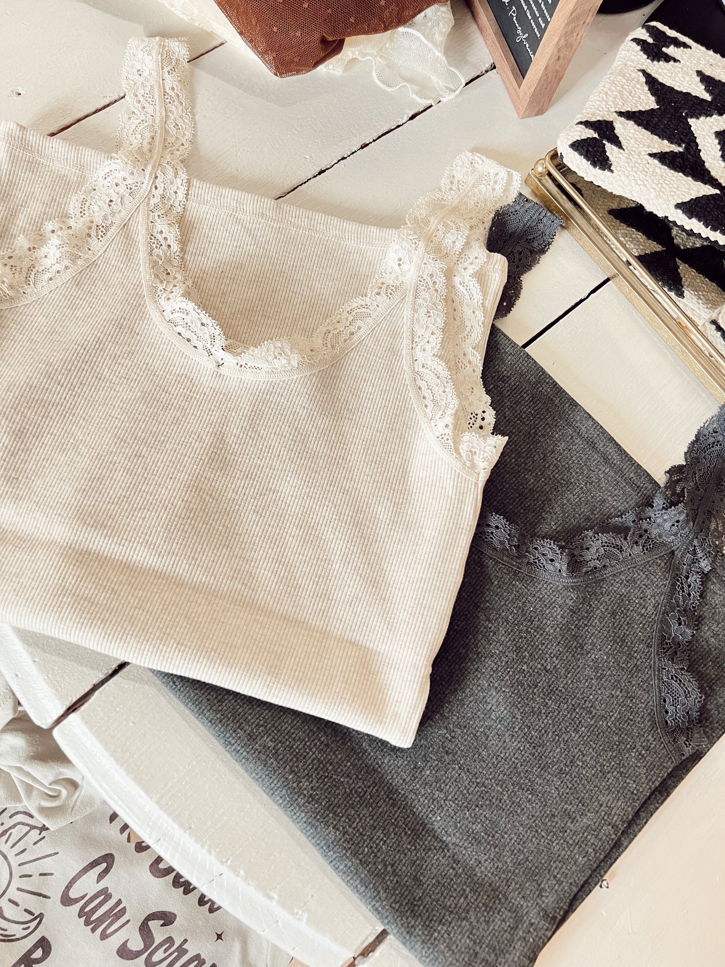 BASIC RIBBED LACE TRIMMED TANK