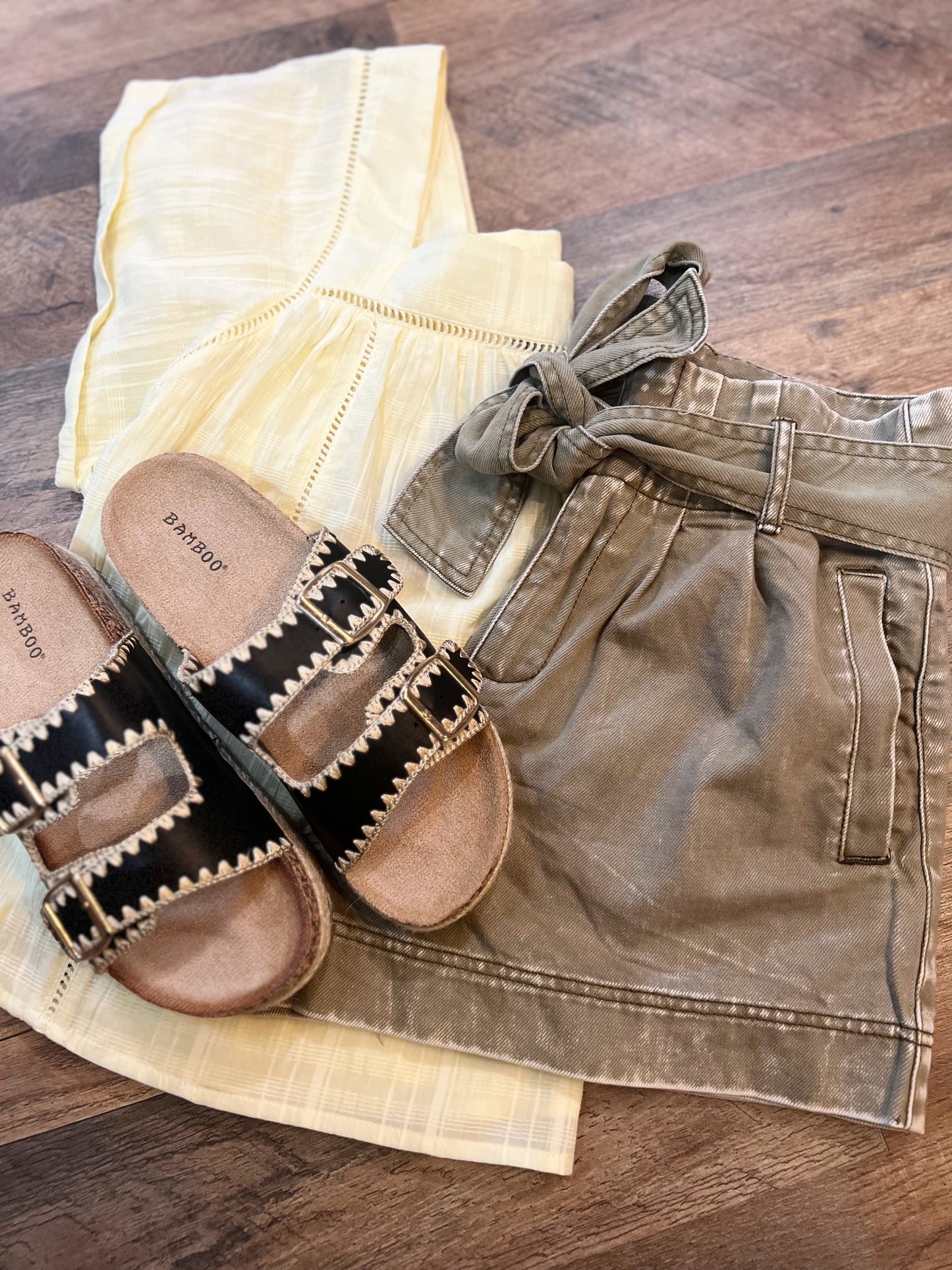 PLEATS & BOW HIGH WAISTED SHORTS