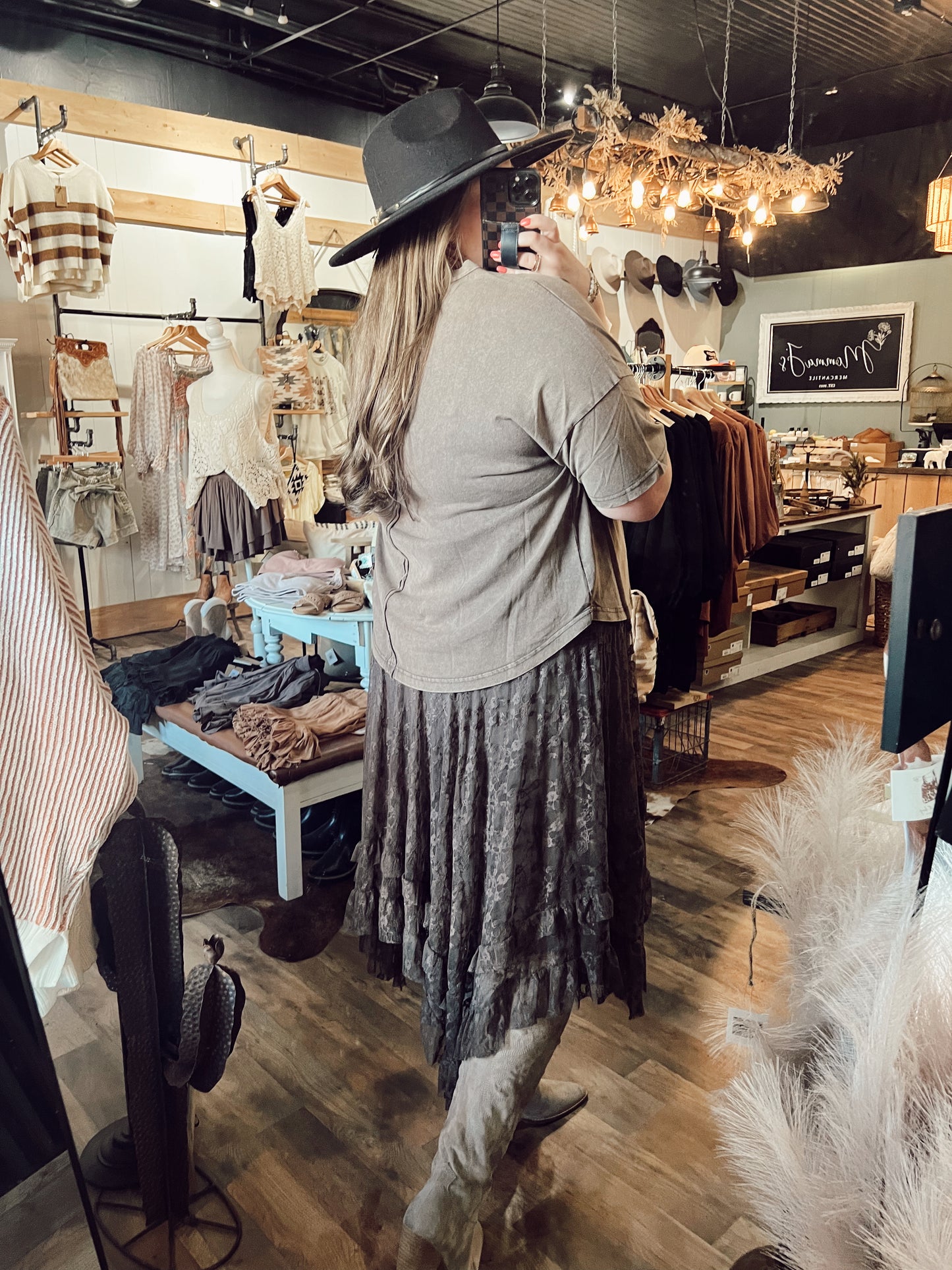 LARIAT LACE SKIRT