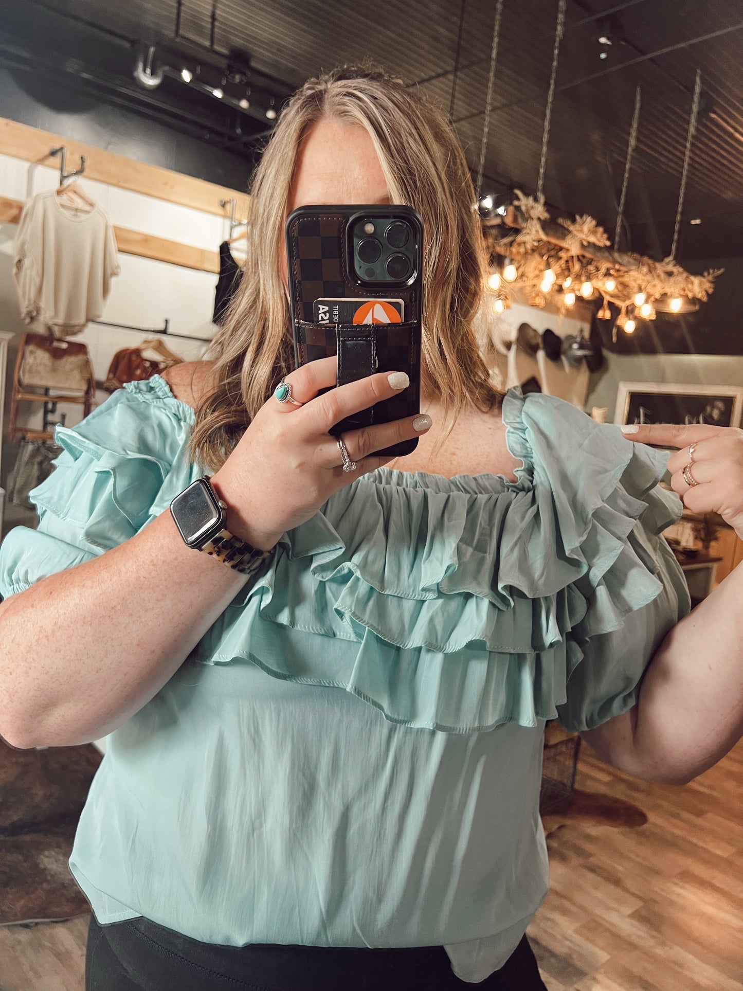 DON’T RUFFLE MY FEATHERS TOP