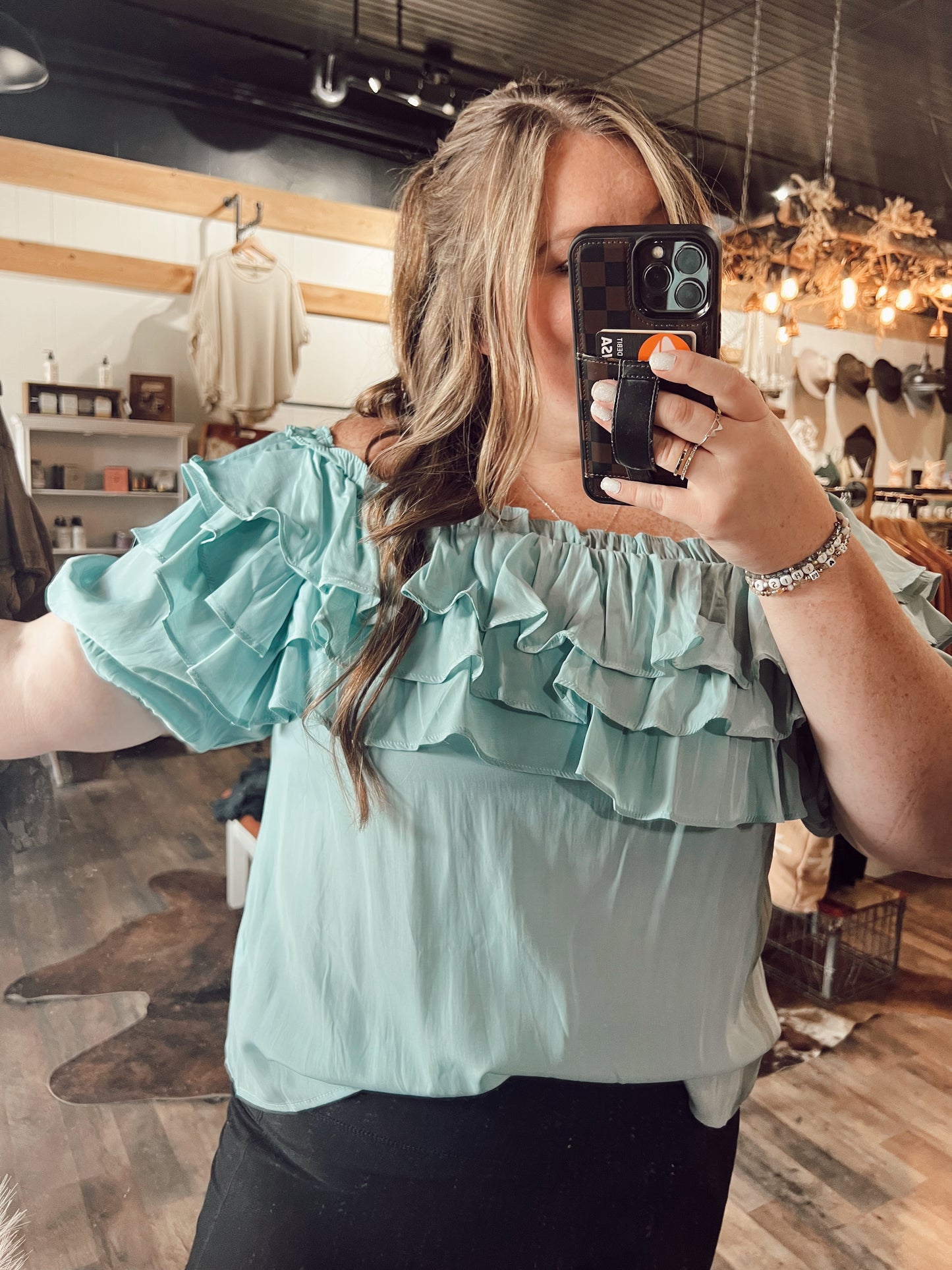 DON’T RUFFLE MY FEATHERS TOP