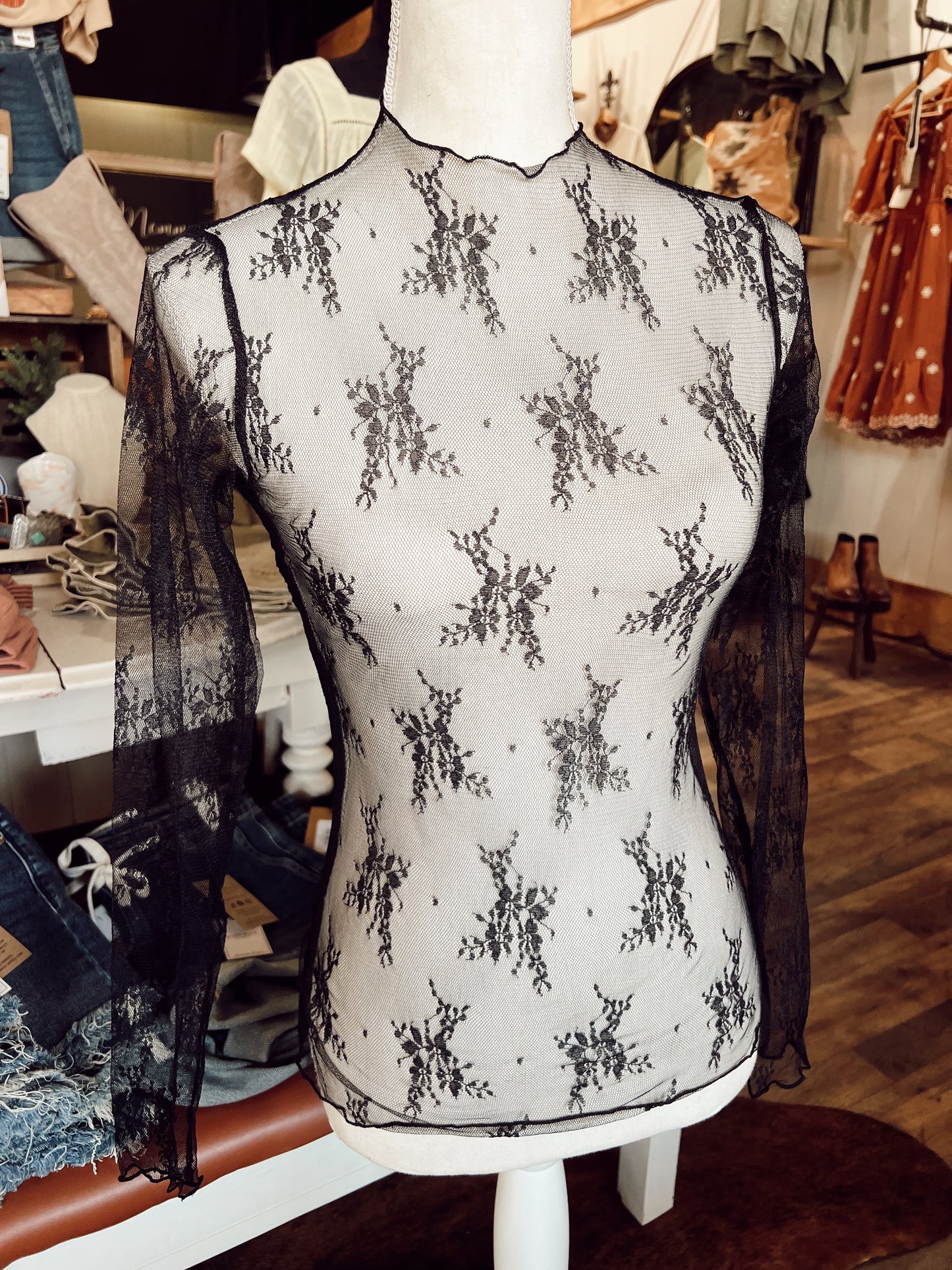FLORAL MESH LACE TOP: BLACK