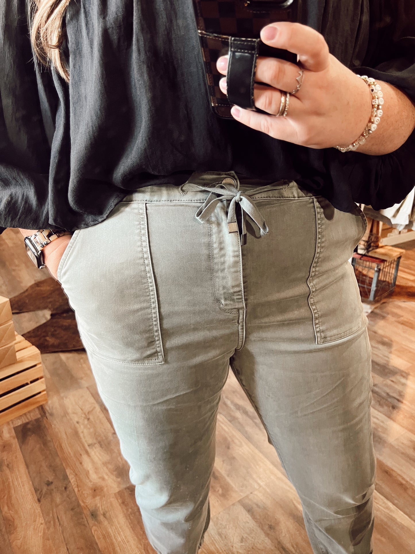 HIGH RISE JOGGER CROP: ASH GREY