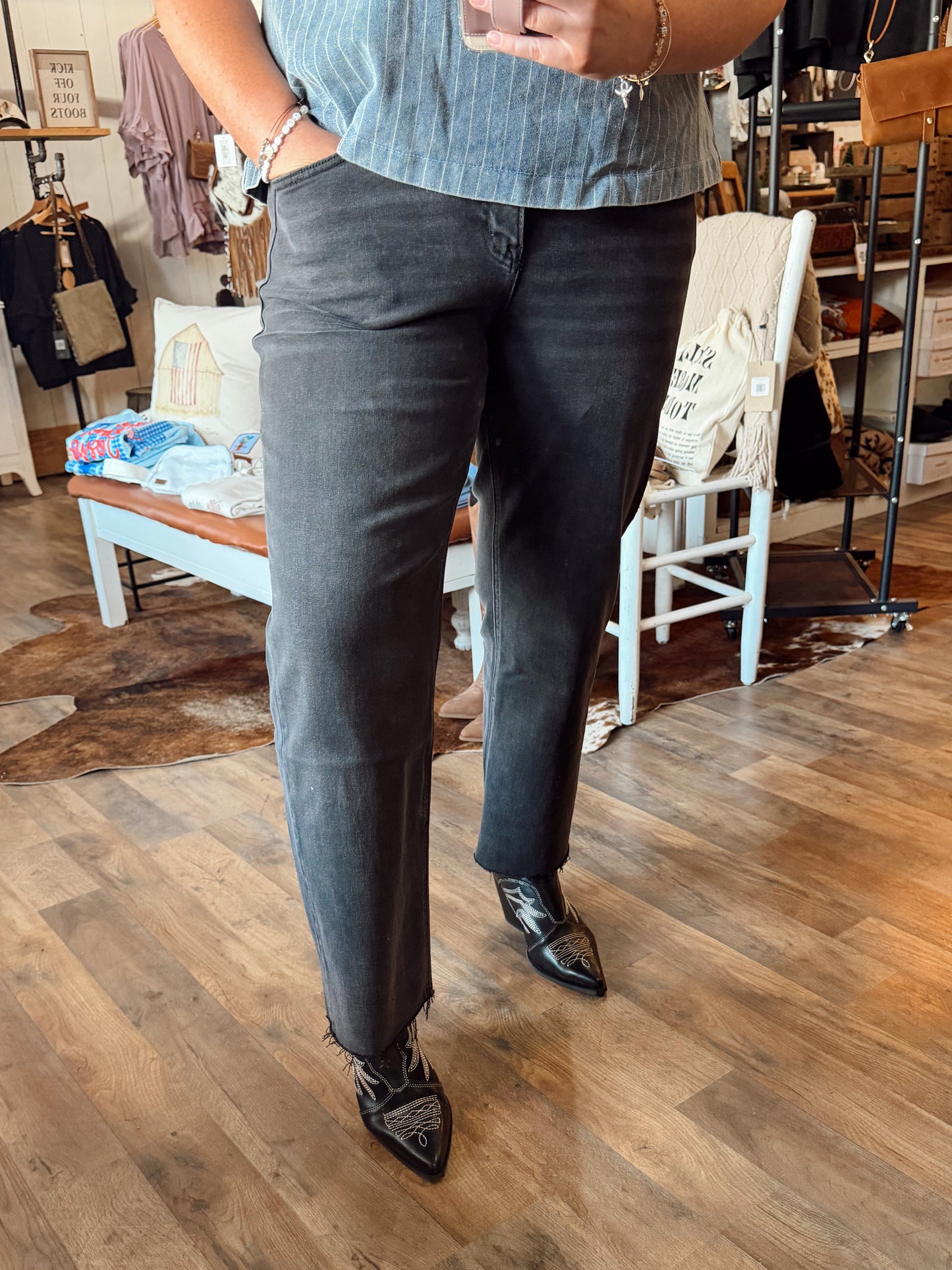 MICA: MID-RISE STRAIGHT LEG RAW HEM ANKLE