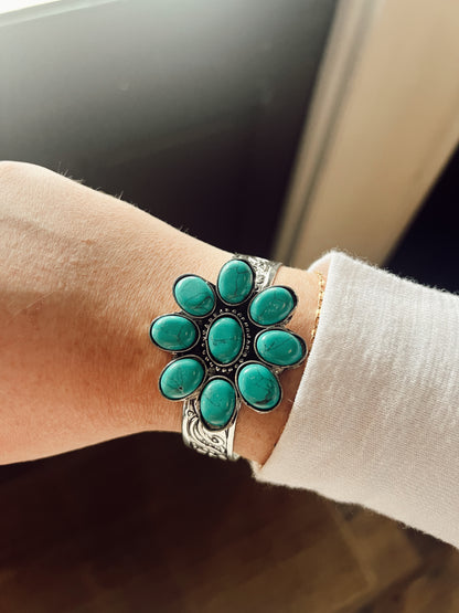 PETAL STONE CUFF