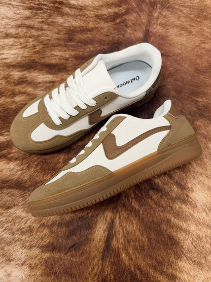 EVERYDAY LACE UP SNEAKER