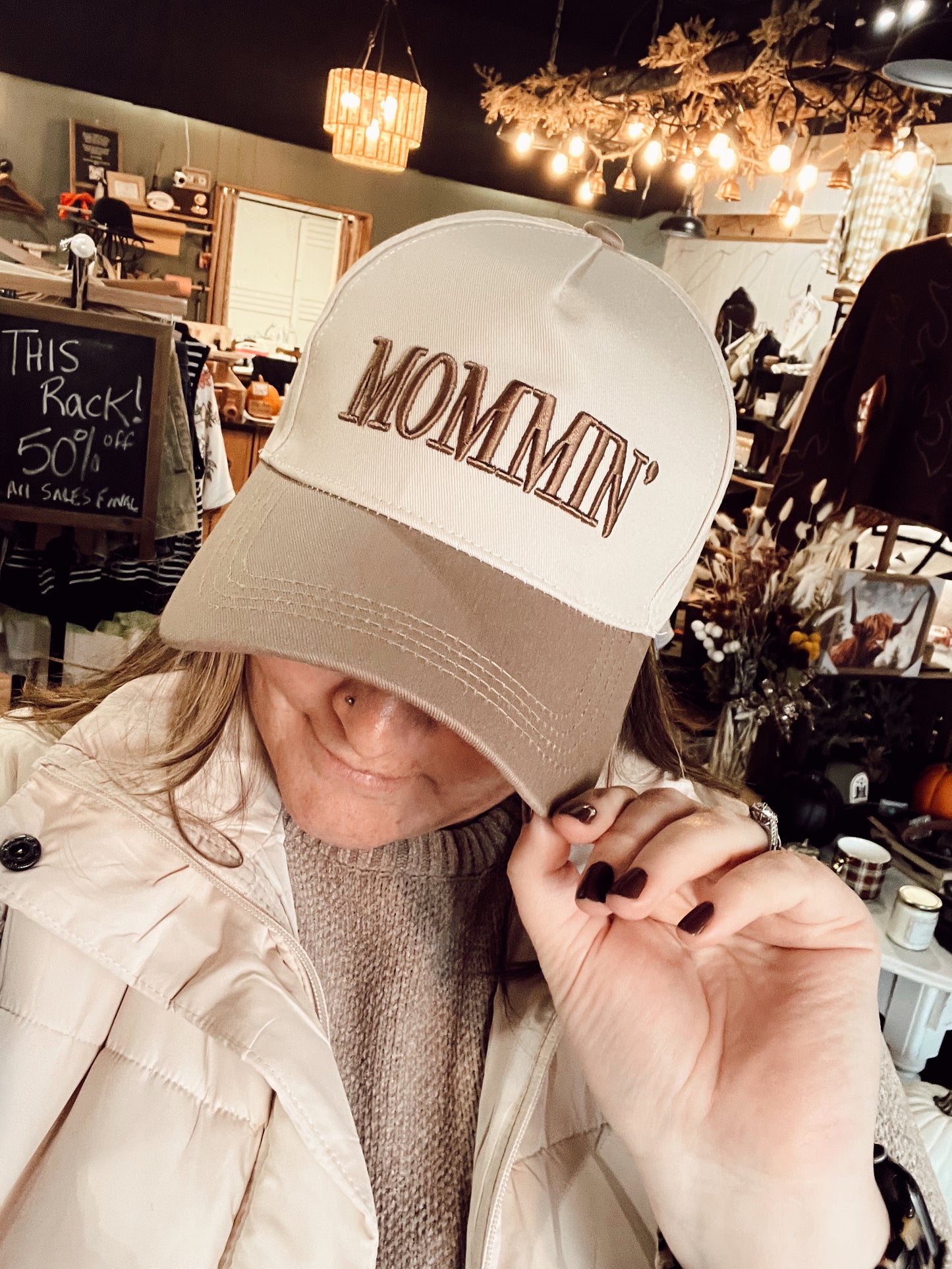 MOMMIN’ CANVAS TRUCKER