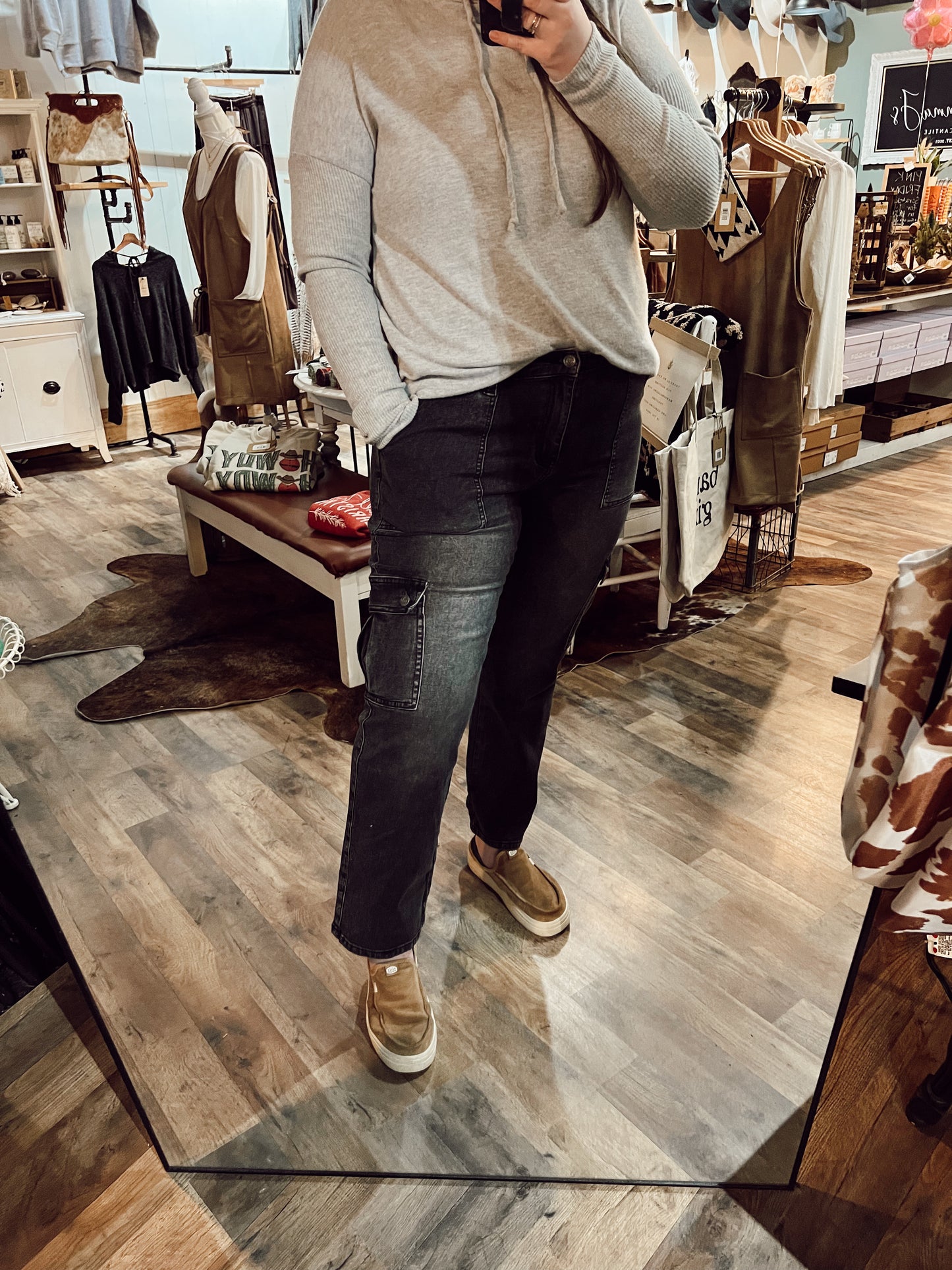 MID RISE CARGO STRAIGHT JEANS