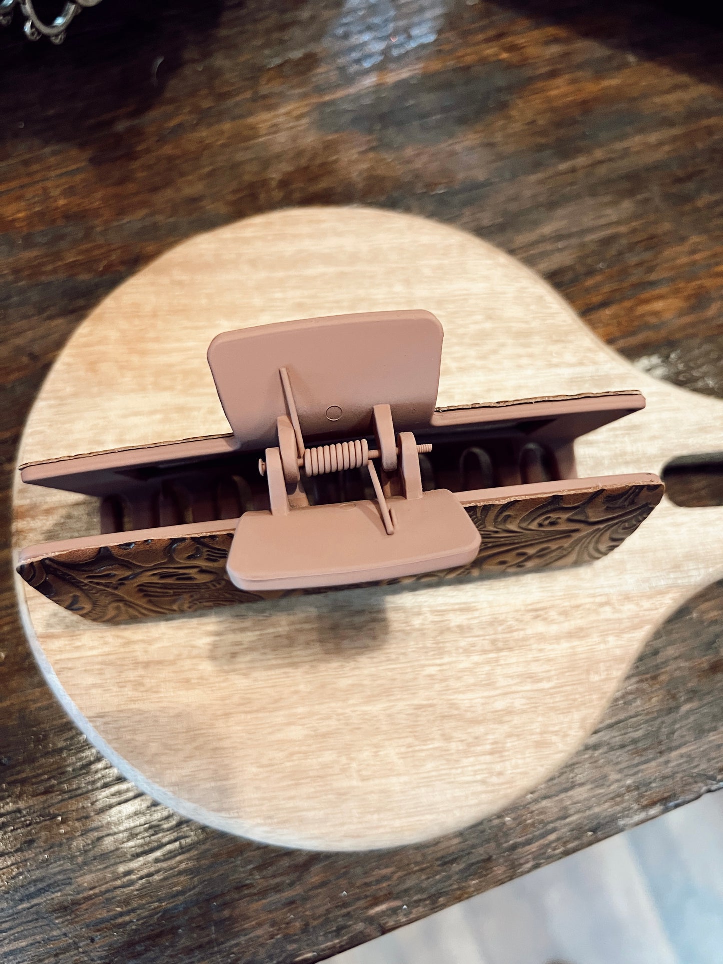 MEADOW LEATHER HAIR CLIP