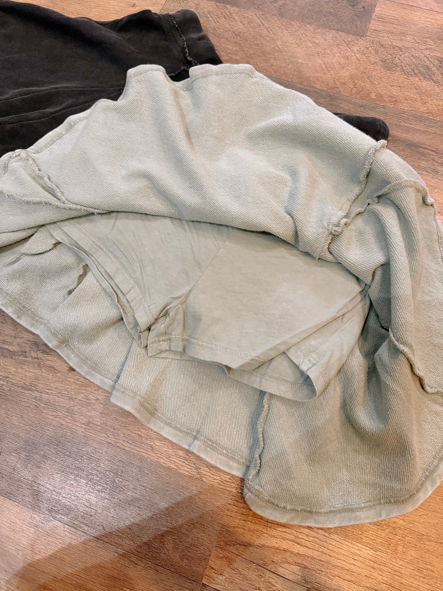 ACID WASH FLOWY SKORT