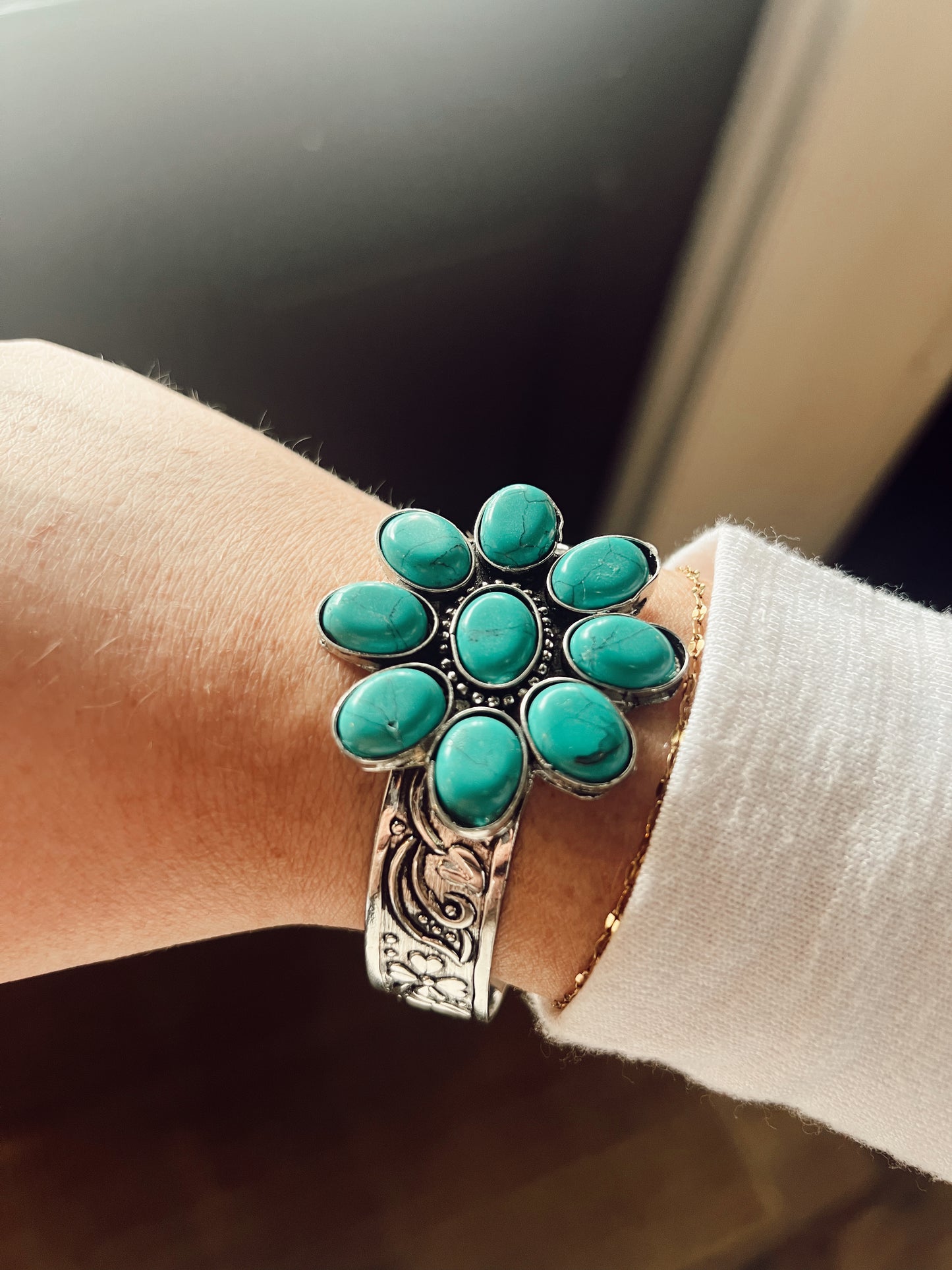 PETAL STONE CUFF