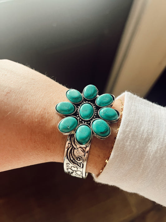 PETAL STONE CUFF