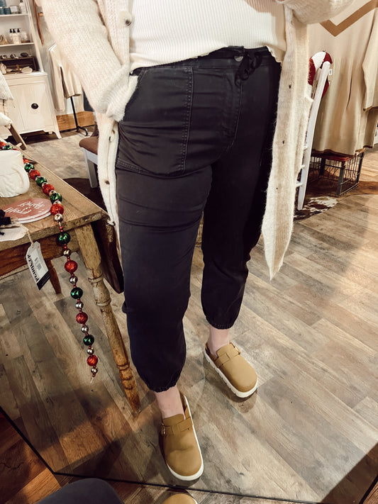 HIGH RISE JOGGER CROP: CHARCOAL