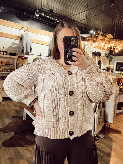 CHUNKY CABLE KNIT SWEATER