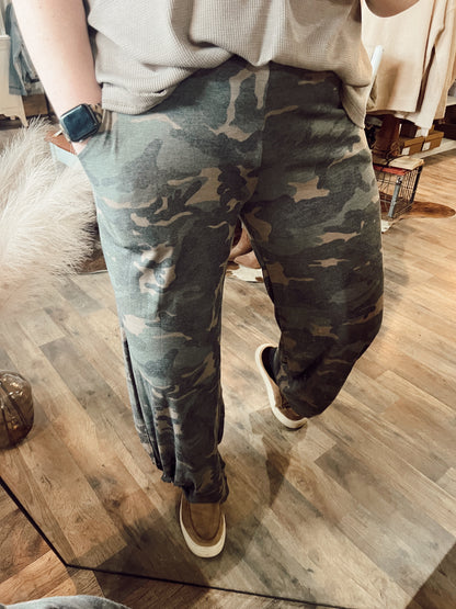 SIDE SPLIT ANKLE TIE CAMO PANTS