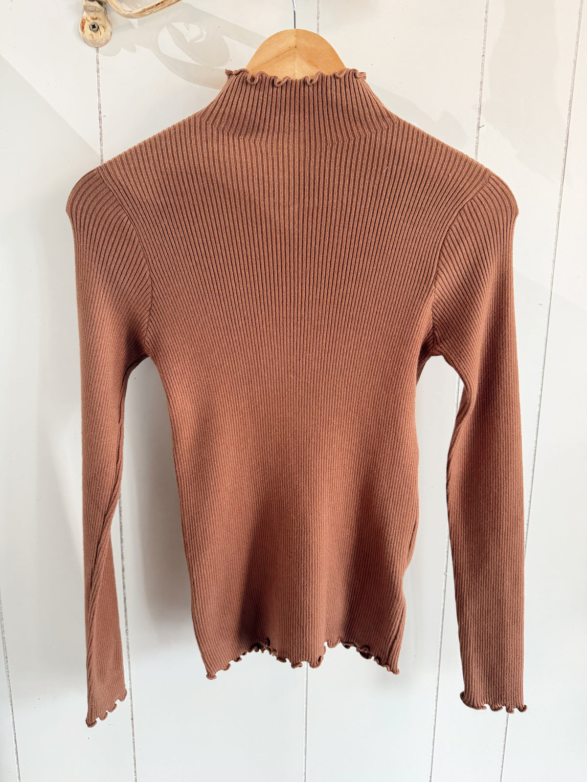 LETTUCE TRIM SWEATER