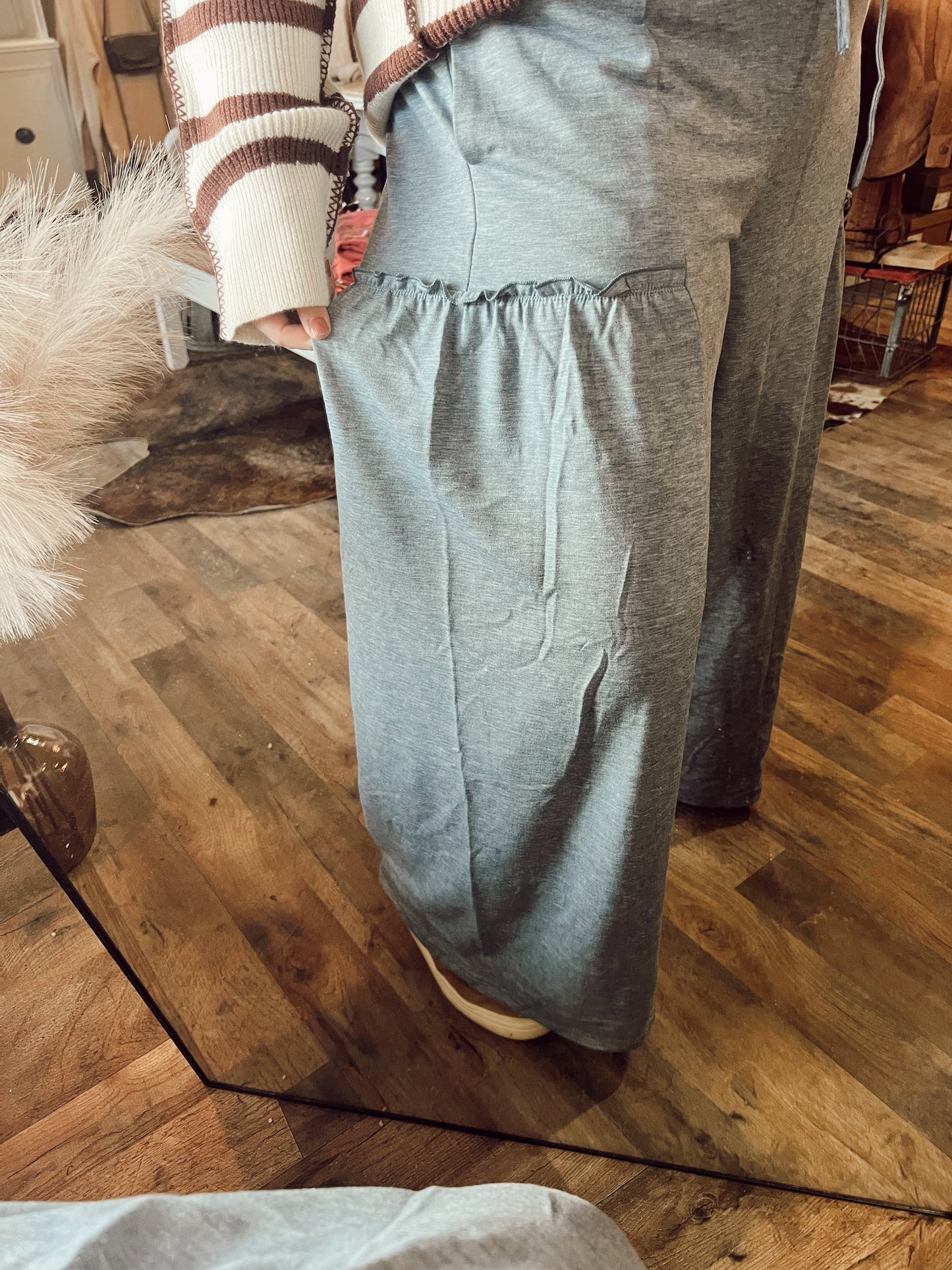 SIDE FRILL WIDE LEG PANT
