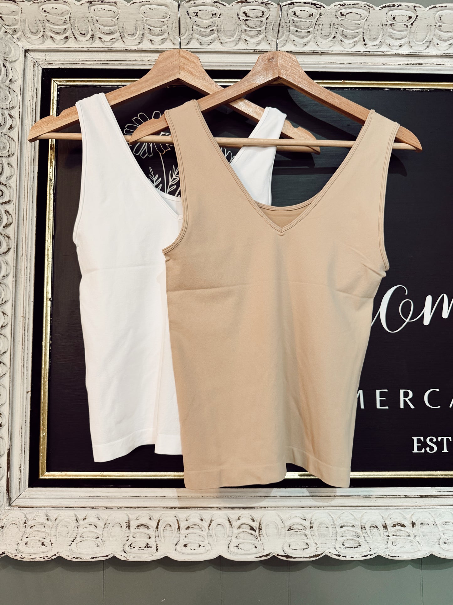 SEAMLESS REVERSE U-V NECK TANK