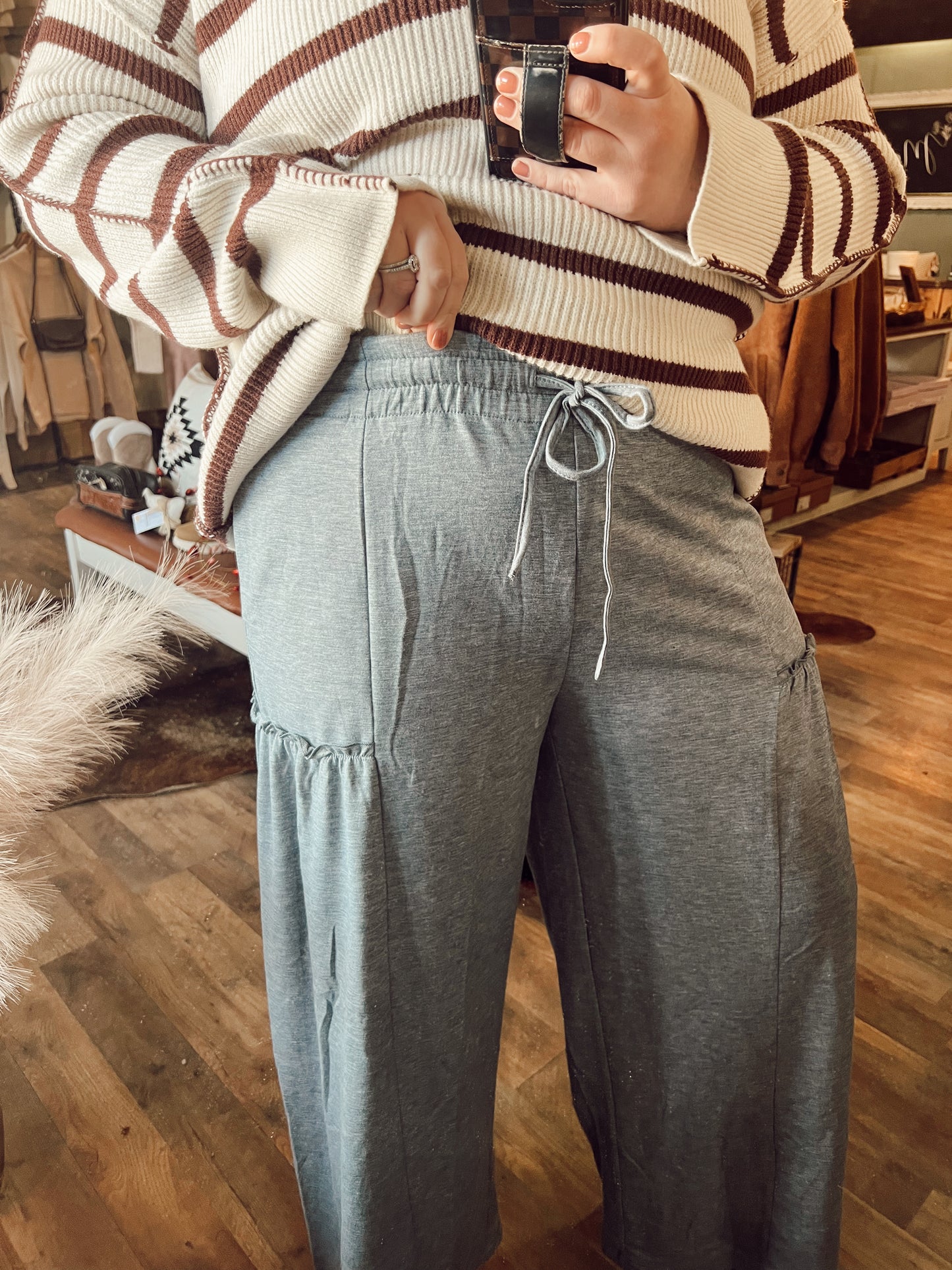 SIDE FRILL WIDE LEG PANT