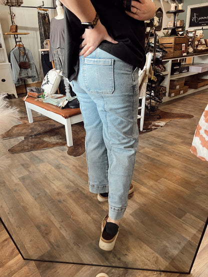 RISEN: FRONT SEAM CROP JEAN