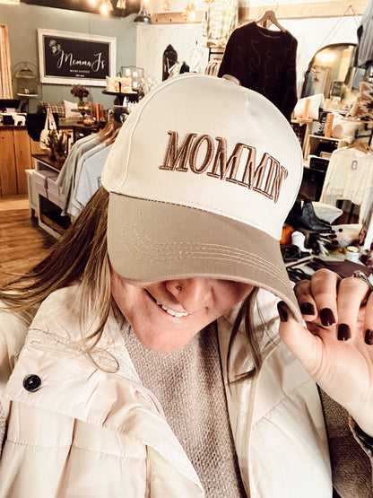 MOMMIN’ CANVAS TRUCKER