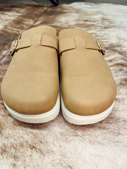 PLATFORM CLOGS: TAN & BLACK