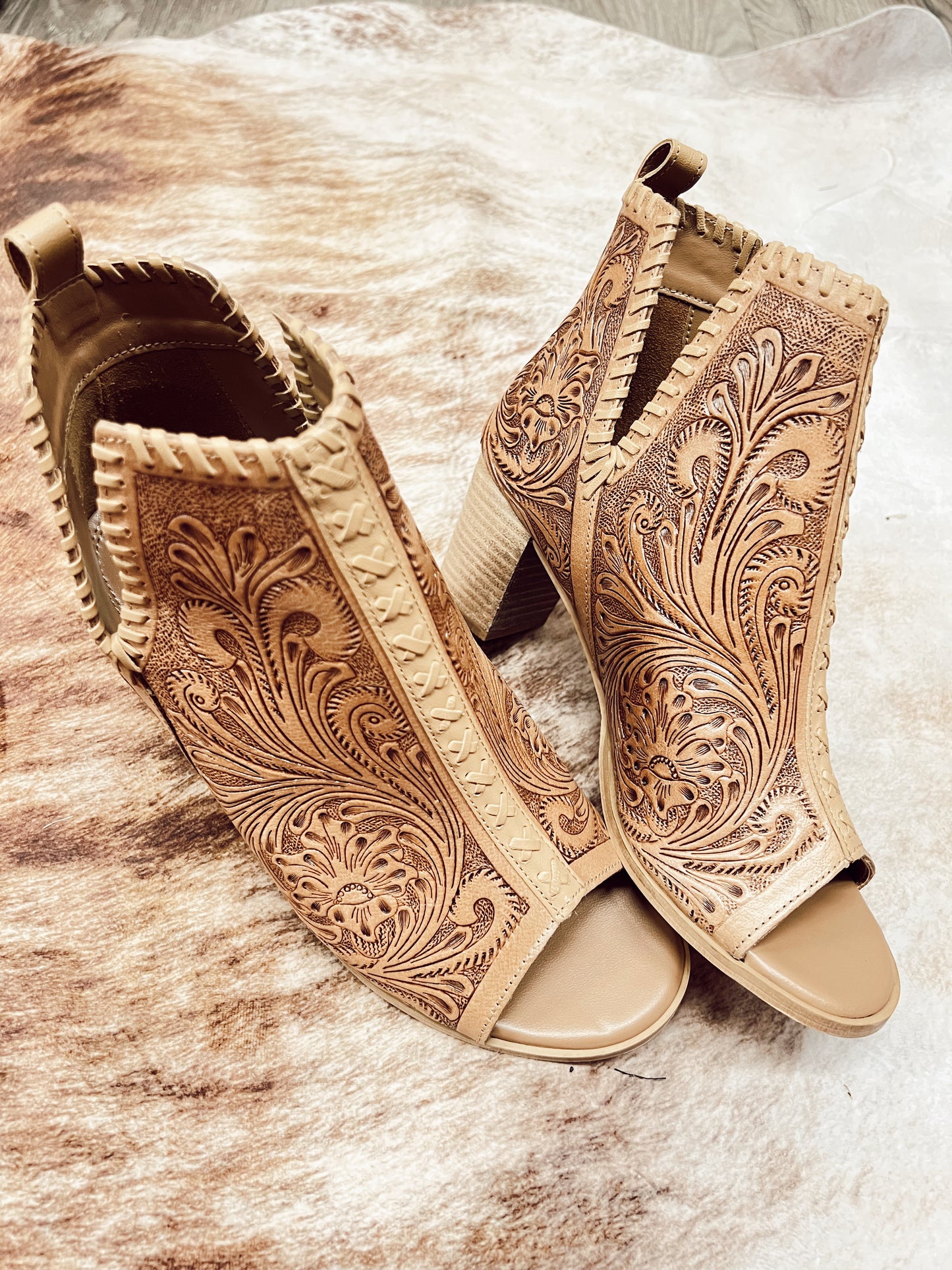 CHEYENNE HAND TOOLED HEELS