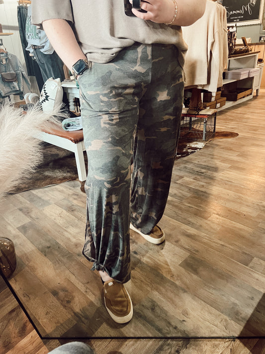 SIDE SPLIT ANKLE TIE CAMO PANTS