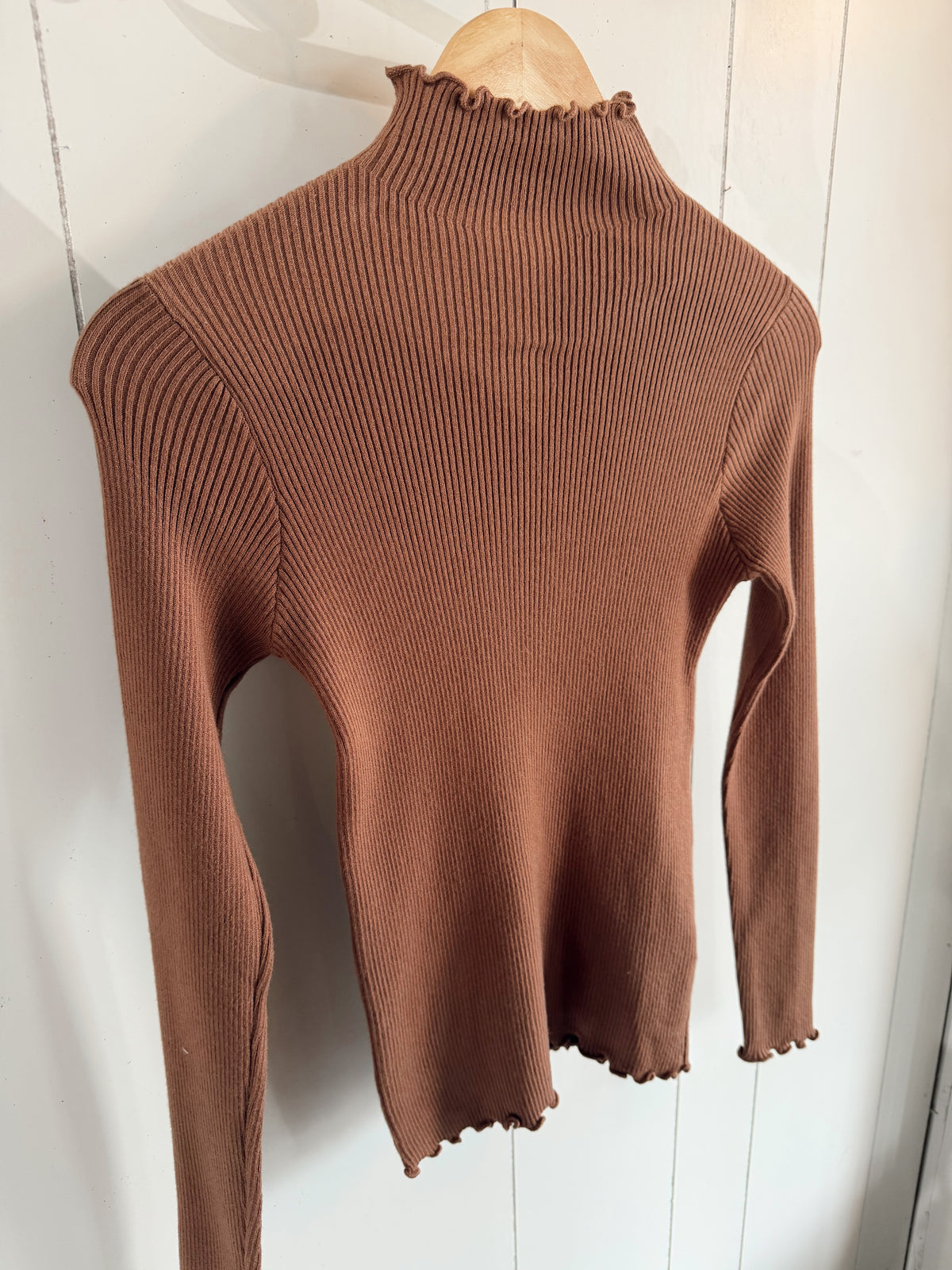 LETTUCE TRIM SWEATER