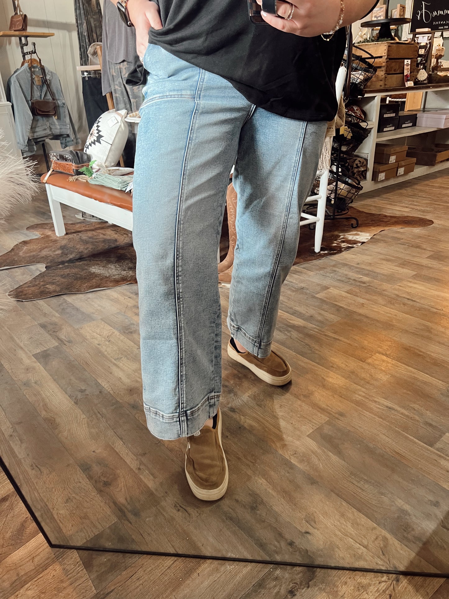 RISEN: FRONT SEAM CROP JEAN