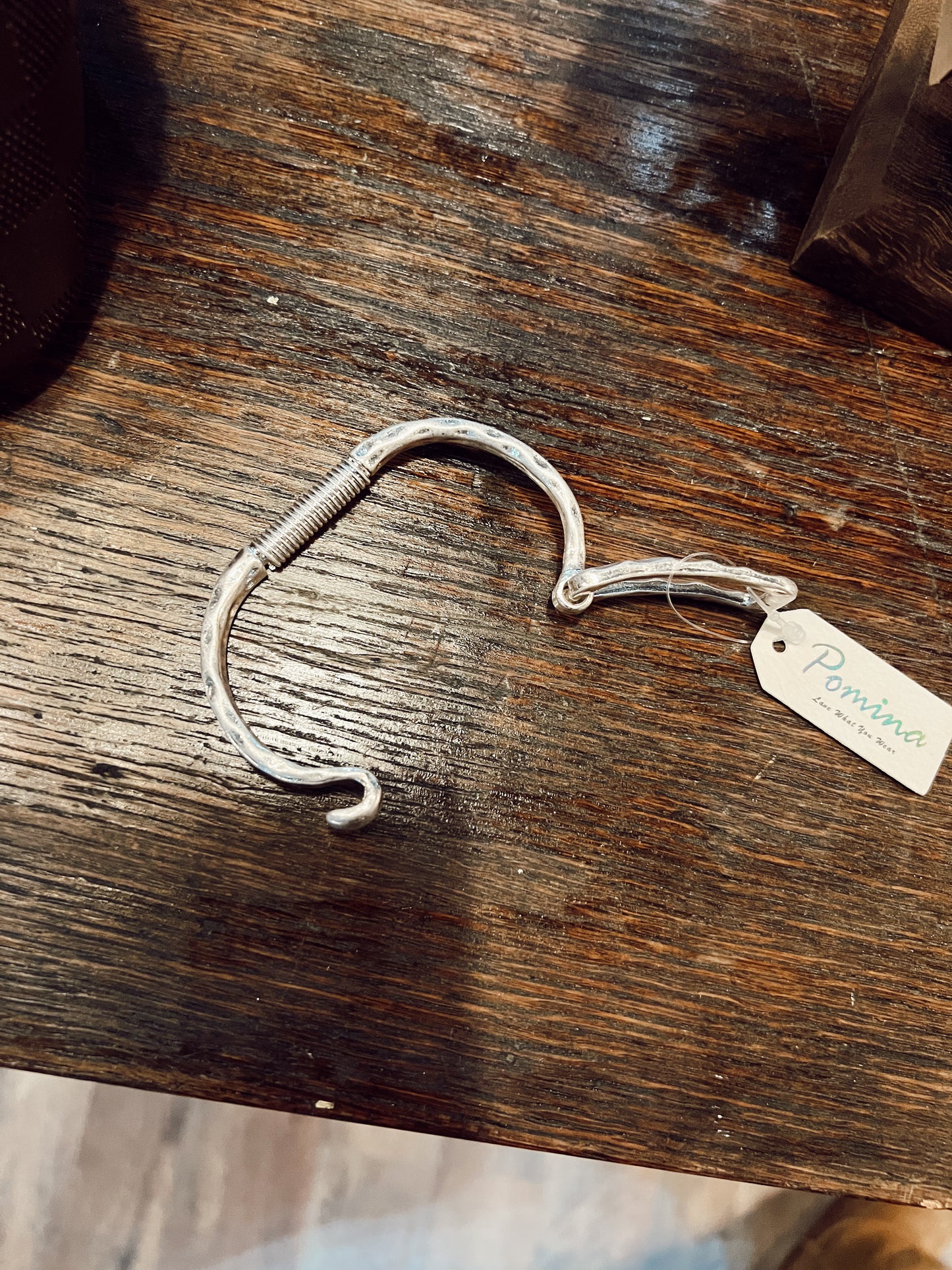 HAMMERED COIL SPRING BANGLE BRACELET