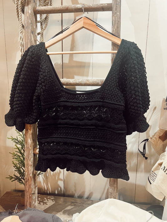 PUFF SLEEVE CROCHET TOP
