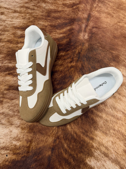 EVERYDAY LACE UP SNEAKER
