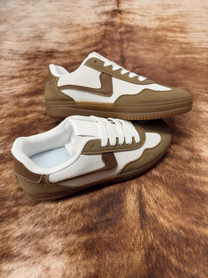 EVERYDAY LACE UP SNEAKER