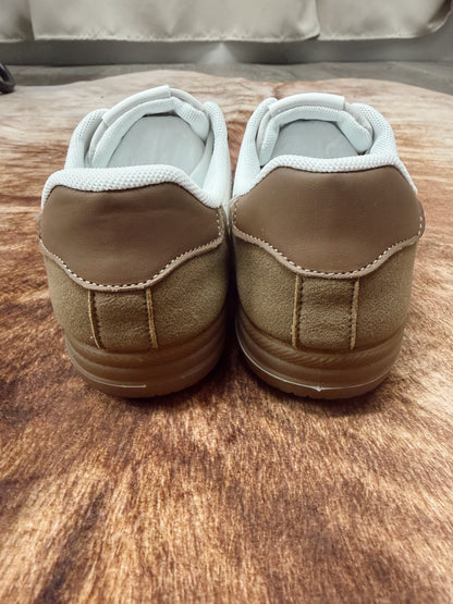 EVERYDAY LACE UP SNEAKER