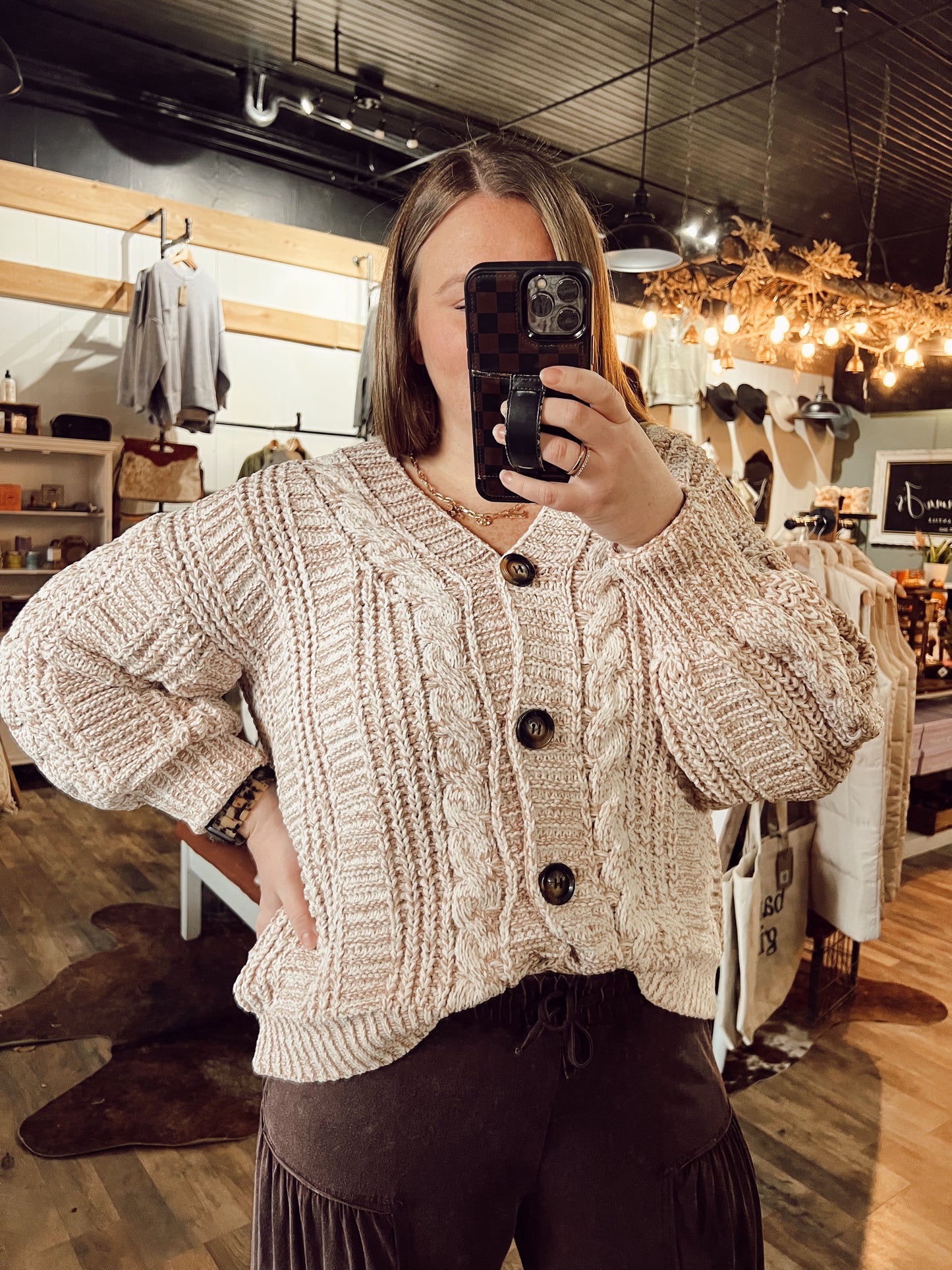 CHUNKY CABLE KNIT SWEATER