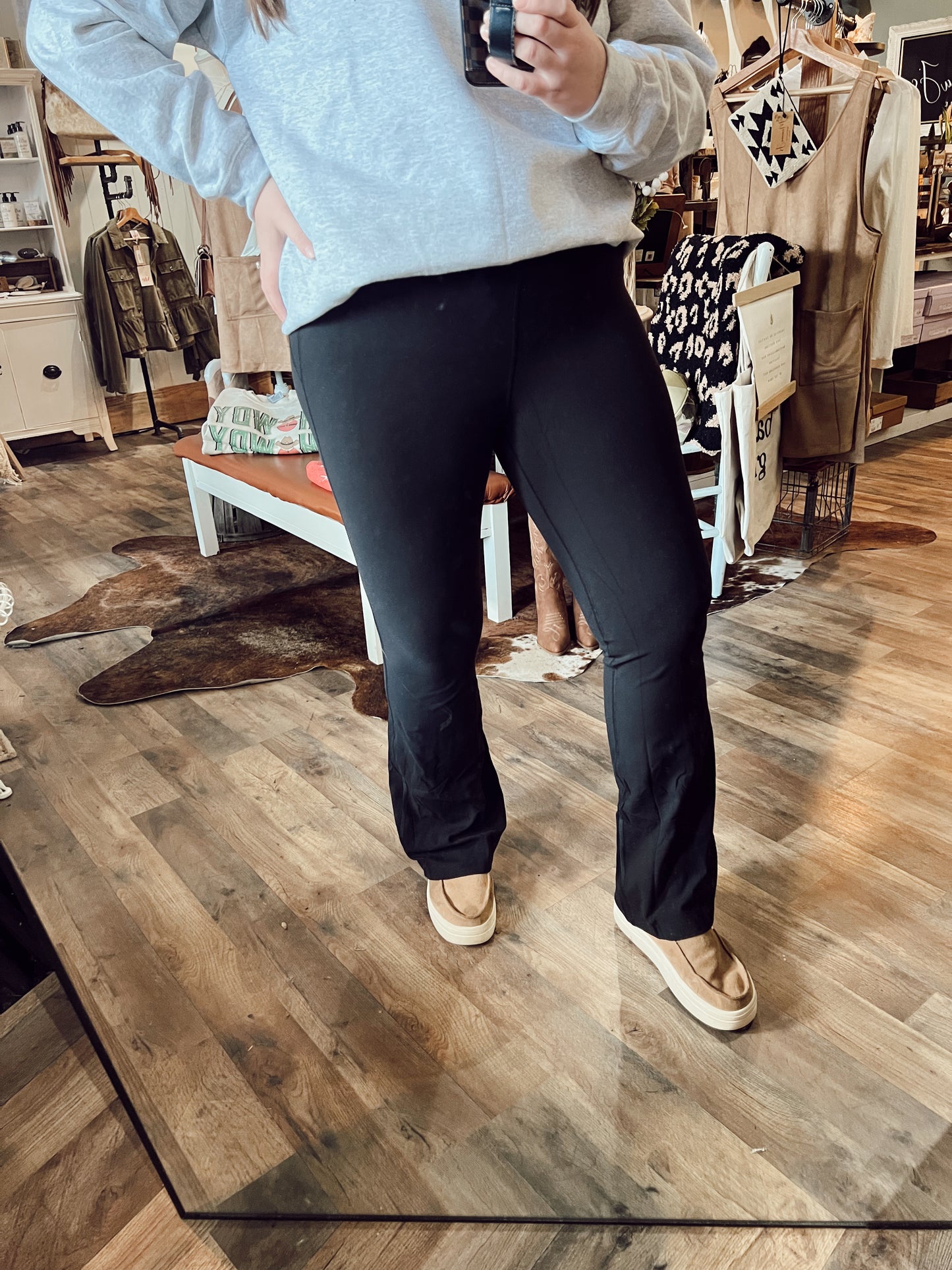 HIGH WAISTED BOOTCUT LEGGING