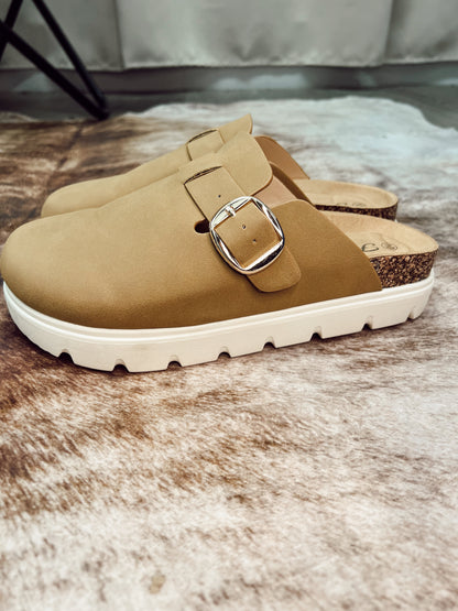 PLATFORM CLOGS: TAN & BLACK
