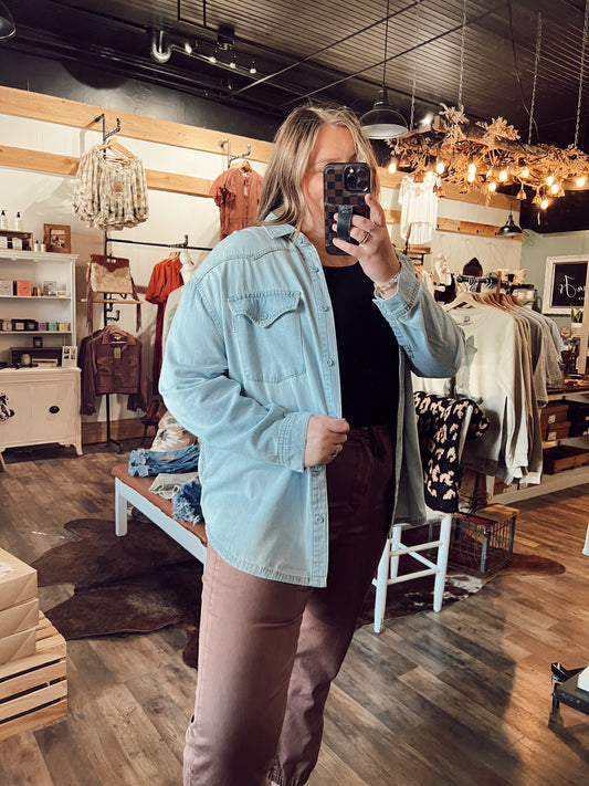 WESTERN YOKE DENIM SHIRT: LIGHT WASH