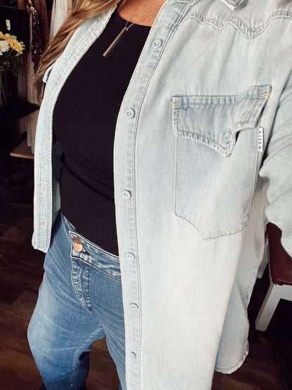 WESTERN YOKE DENIM SHIRT: LIGHT WASH