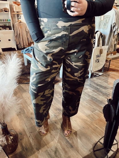 CAMO BARREL STRETCH PANT